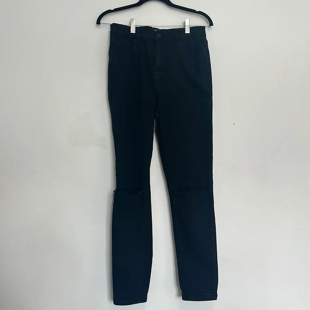BDG urban outfitters twig high rise size 29 distressed at knees black jeans